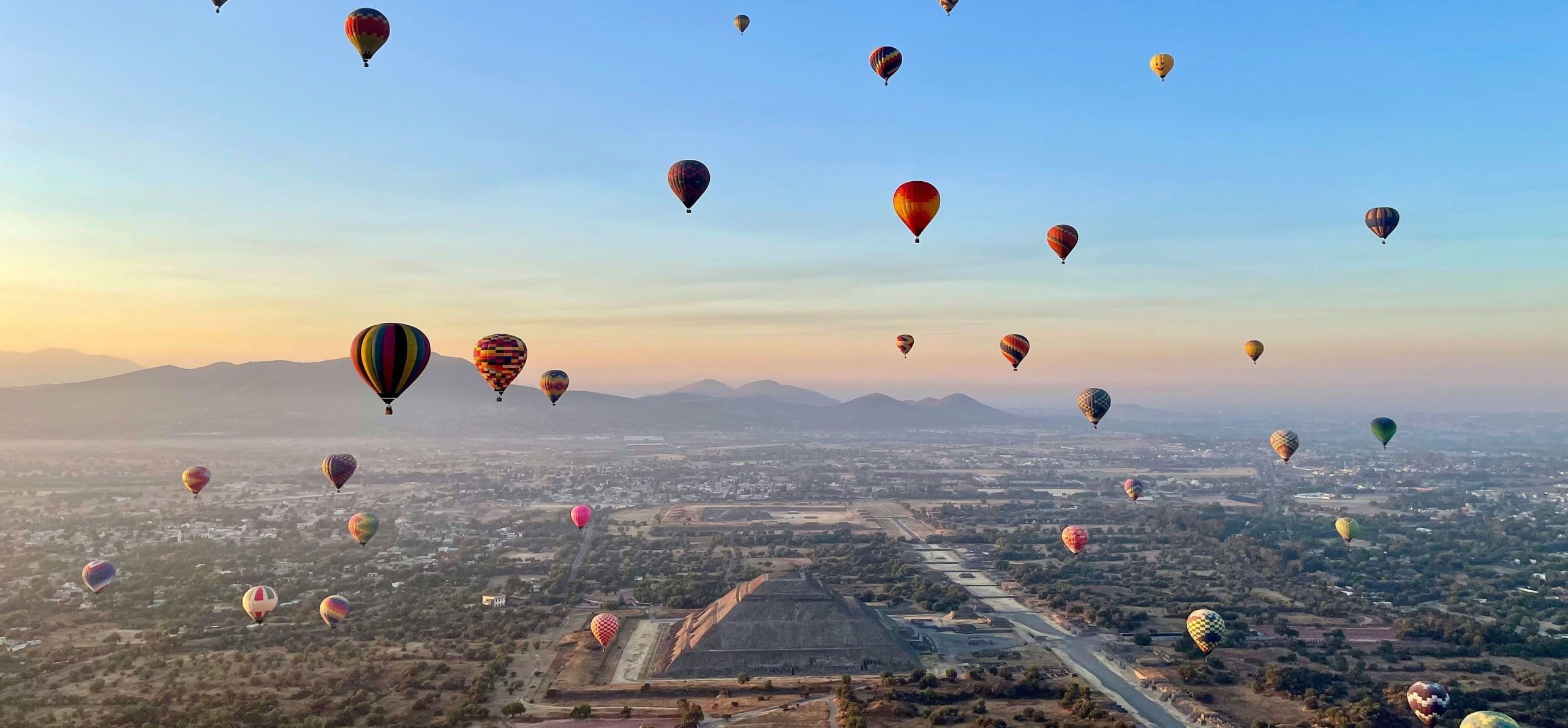 Descubre las Maravillas de Teotihuacán con un Auto de Renta: ¡Vive la Experiencia Única del Vuelo en Globo!