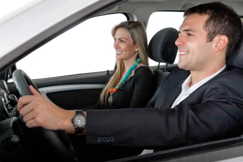 alquilar un carro para viajes de negocios