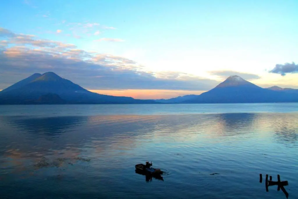 Lugares hermosos para visitar en América Latina Lago Atitlan