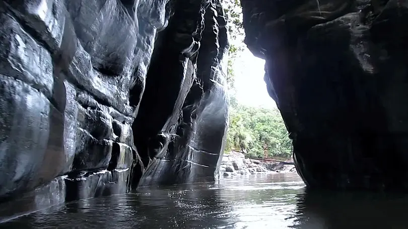 Viajar por el sur de Colombia - Tunel Apaporis