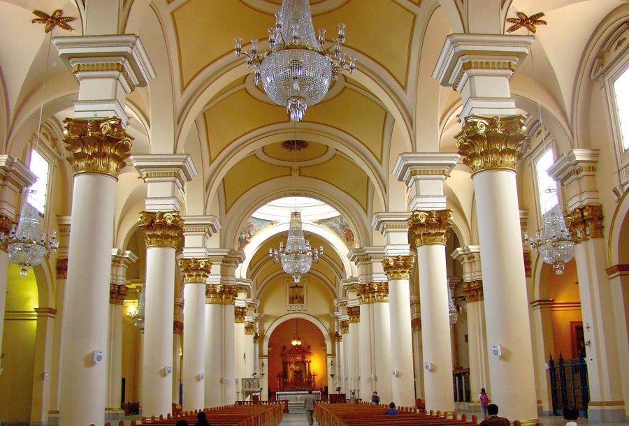 Iglesias-en-colombia---Catedral-Primada-Basílica-Metropolitana-de-la-Inmaculada-Concepción-de-María,-Bogotá