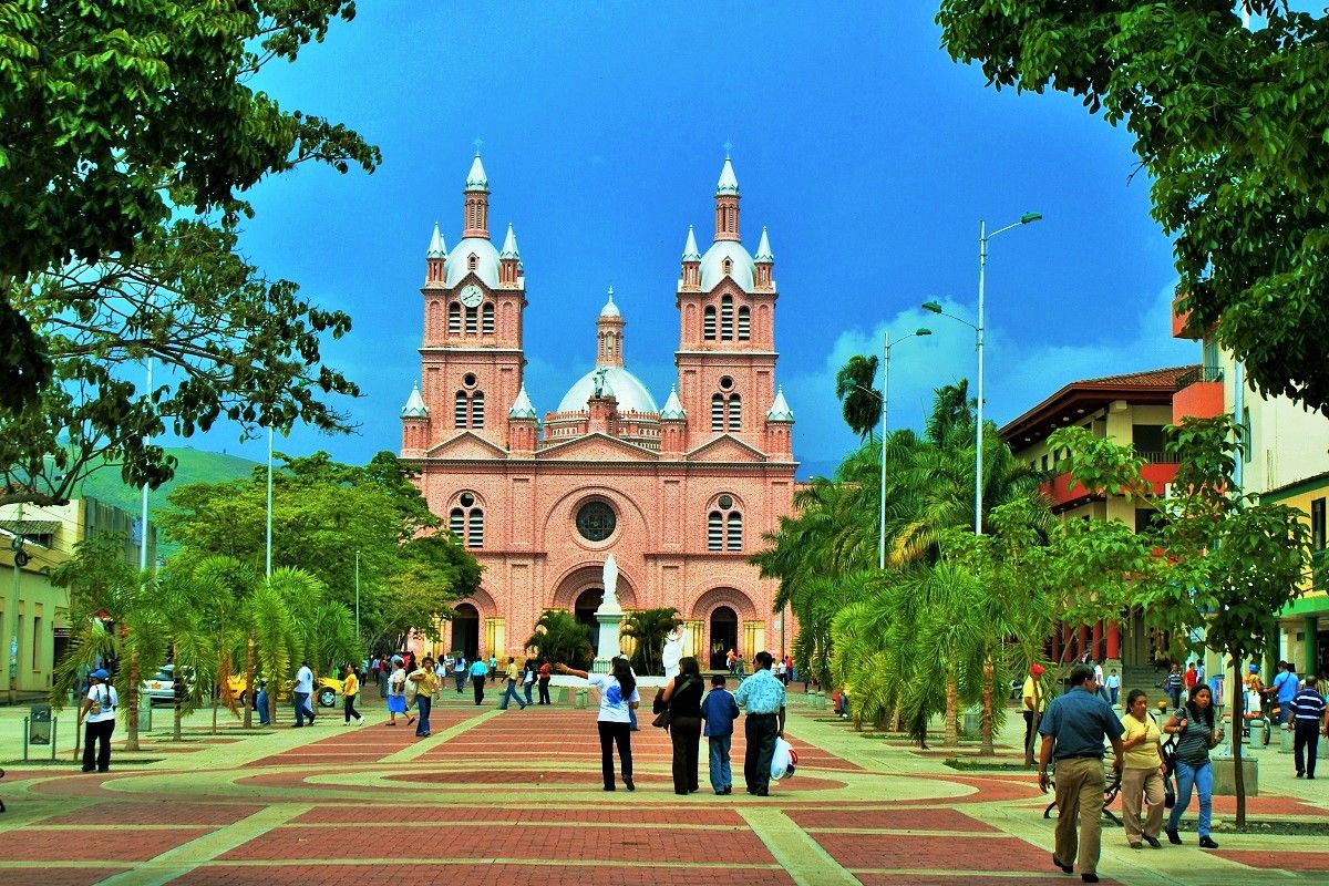 Iglesias en Colomba - El señor de los milagros Buga