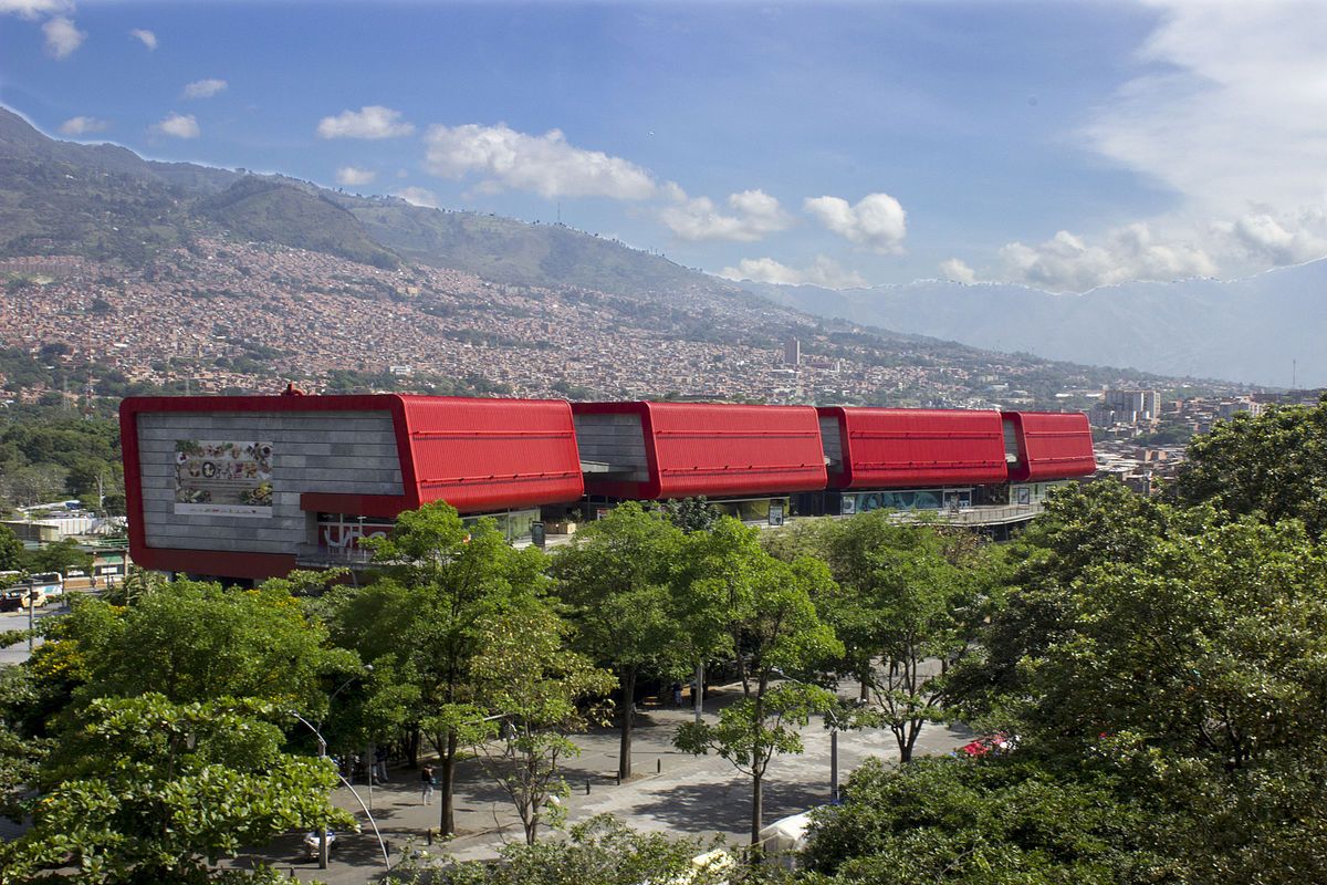 Rentar un carro en Medellín - parque explora