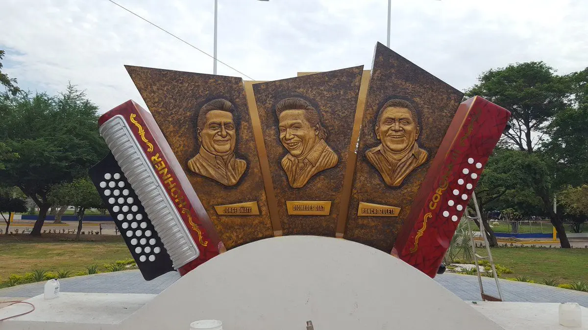 Festival-Vallenato-en-Valledupar - Monumento a los 3 grandes del vallenato