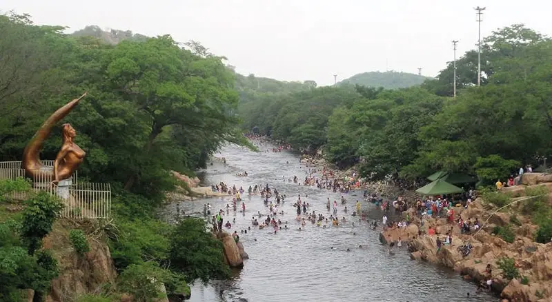 Festival-Vallenato-en-Valledupar--Sirena-en-Guatapurí