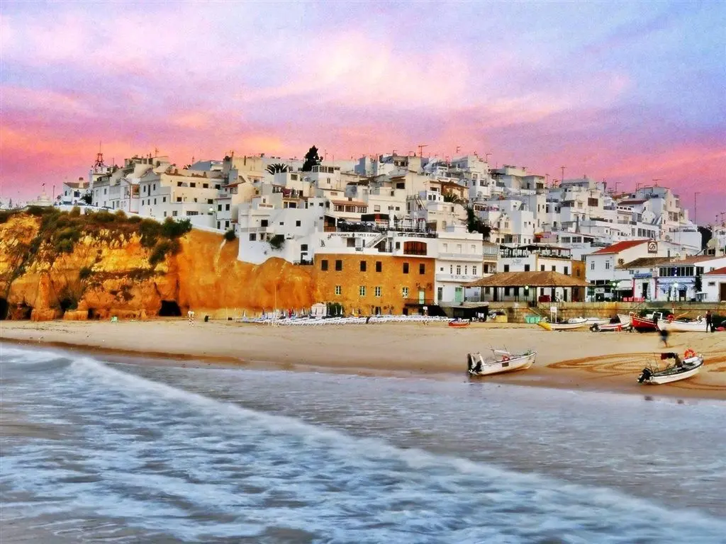 Destinos internacionales más baratos para viajar - alquiler de carros en Portugal