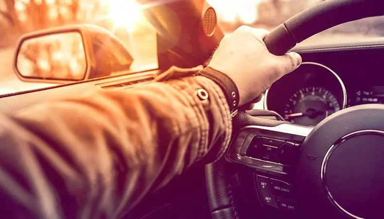 Razones para alquilar un carro en vacaciones
