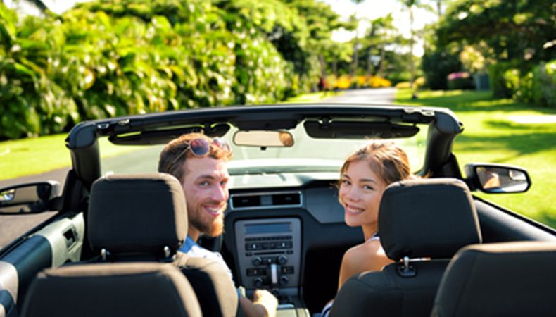 Razones para alquilar un carro en vacaciones