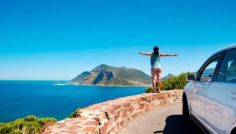 Razones para alquilar un carro en vacaciones