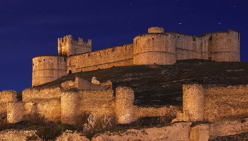En carro por España: Ruta de 10 castillos imperdibles