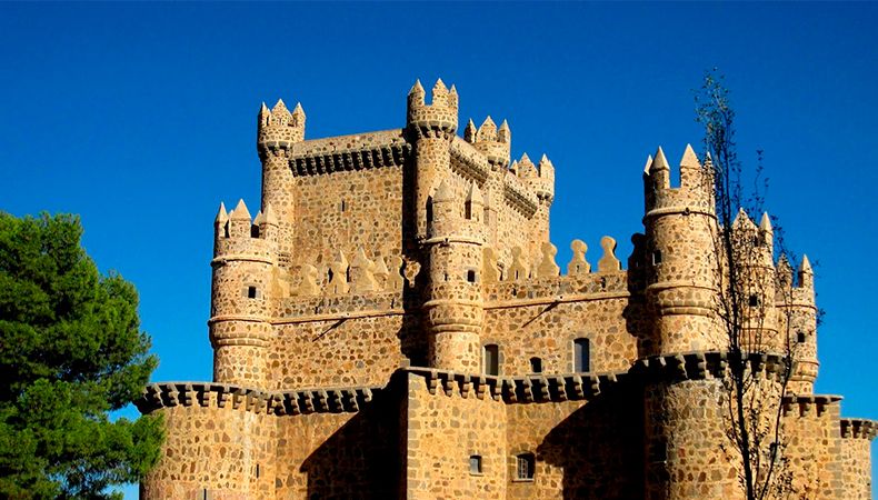 En carro por España: Ruta de 10 castillos imperdibles