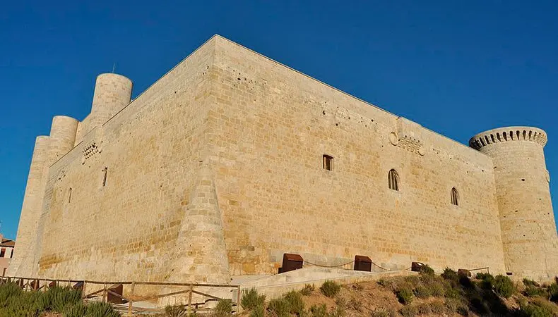 En carro por España: Ruta de 10 castillos imperdibles