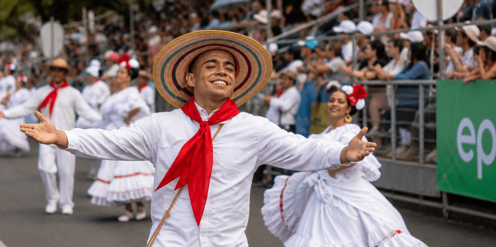 alquiler de carro medellin feria de las flores 2026